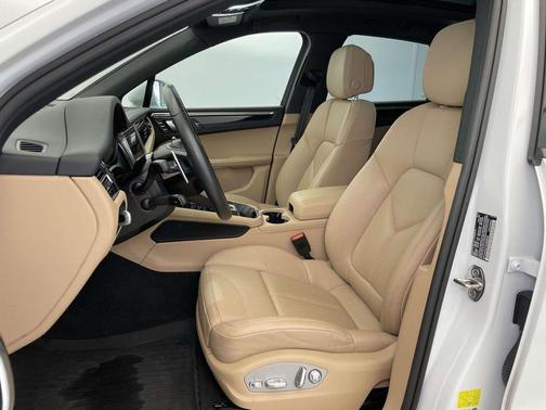 2025 Porsche Macan T