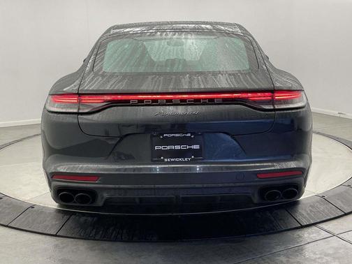 2022 Porsche Panamera 4 Platinum Edition