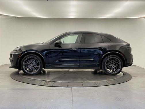 2025 Porsche Macan Turbo