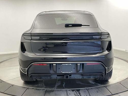 2025 Porsche Macan Turbo