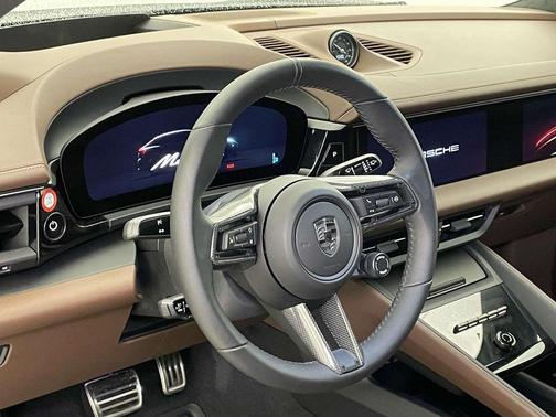 2025 Porsche Macan Turbo