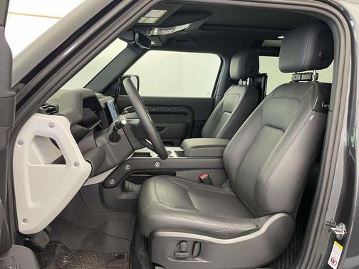 Carpathian Gray Premium Metallic 2025 Land Rover Defender 90 P400 X-Dynamic SE