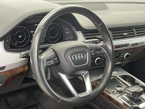 Cobra Beige Metallic 2018 Audi Q7 2.0T Premium Plus