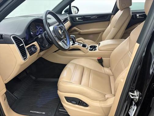 2022 Porsche Cayenne Base