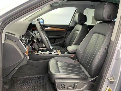 Florett Silver Metallic 2023 Audi Q5 45 S line Premium