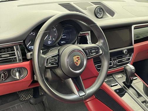 2023 Porsche Macan Base