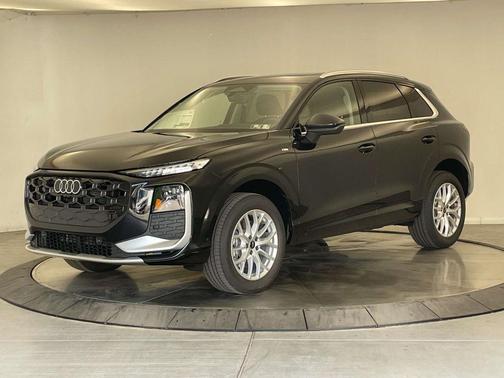 Mythos Black Metallic 2026 Audi Q3 TFSI quattro S tronic