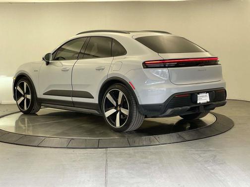 2025 Porsche Macan 4