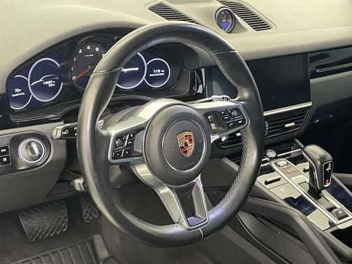 Jet Black Metallic 2019 Porsche Cayenne Cayenne