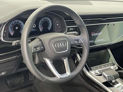 Mythos Black Metallic 2023 Audi Q7 55 Premium Plus