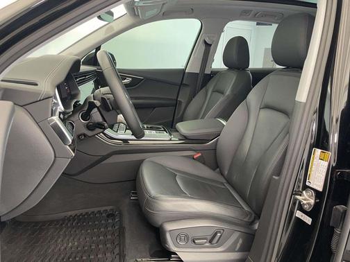 Mythos Black Metallic 2023 Audi Q7 55 Premium Plus