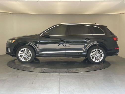 Mythos Black Metallic 2023 Audi Q7 55 Premium Plus