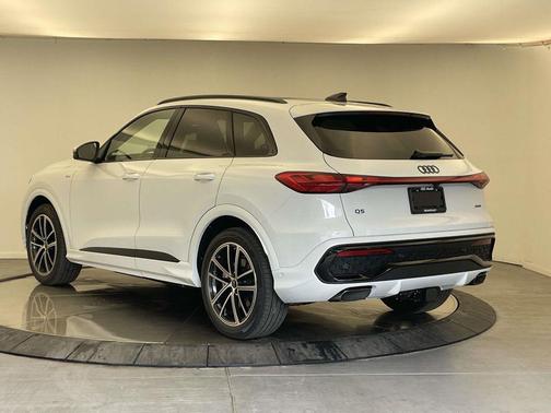 Glacier White Metallic 2026 Audi Q5 Prestige TFSI quattro S tronic