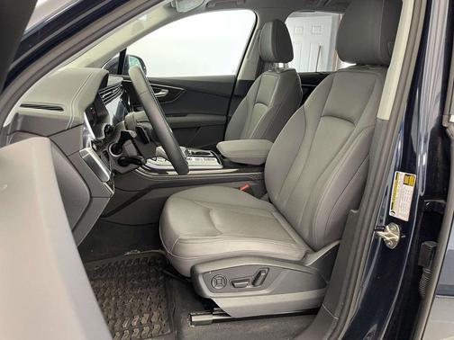 Blue Metallic 2025 Audi Q7 45 Premium Plus