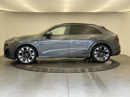 Daytona Gray Pearl Effect 2026 Audi Q8 55 Premium Plus