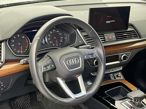 2023 Audi Q5 45 S line Premium