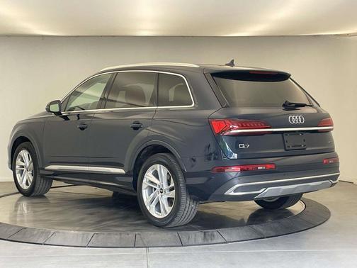 Waitomo Blue Metallic 2023 Audi Q7 45 Premium