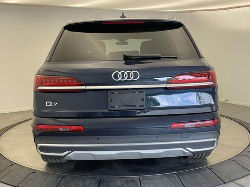 Waitomo Blue Metallic 2023 Audi Q7 45 Premium