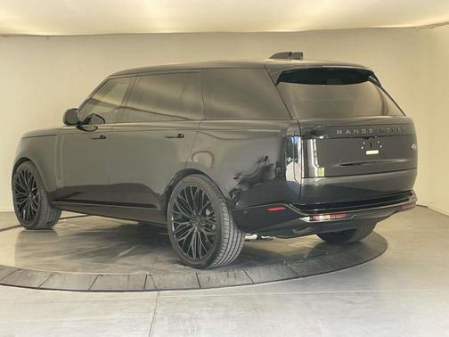 Santorini Black Metallic 2023 Land Rover Range Rover P400 SE