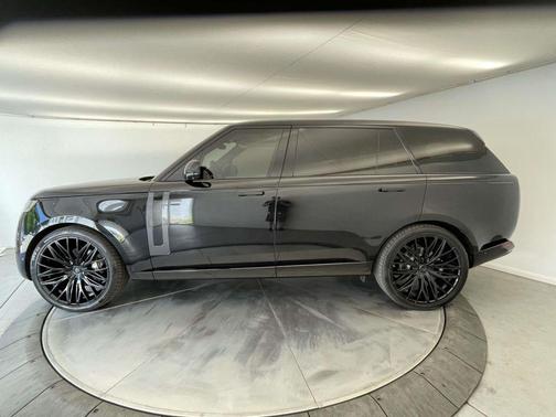 Santorini Black Metallic 2023 Land Rover Range Rover P400 SE