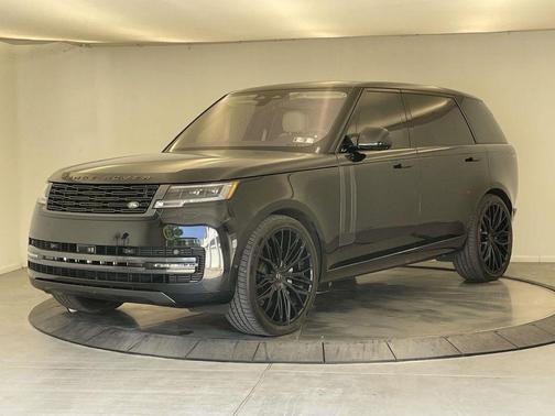 Santorini Black Metallic 2023 Land Rover Range Rover P400 SE