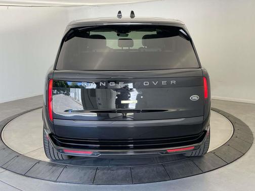 Santorini Black Metallic 2023 Land Rover Range Rover P400 SE