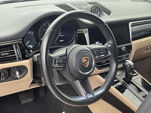 Copper Ruby Metallic 2023 Porsche Macan Macan