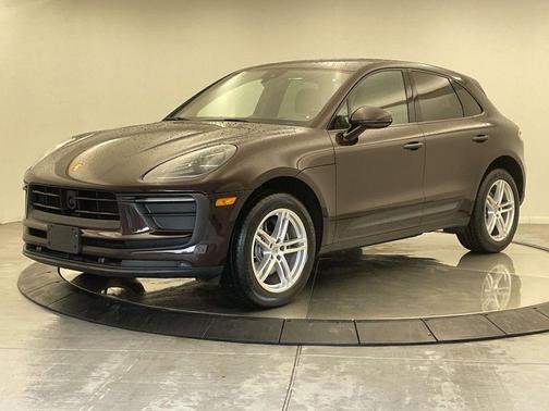 Copper Ruby Metallic 2023 Porsche Macan Macan