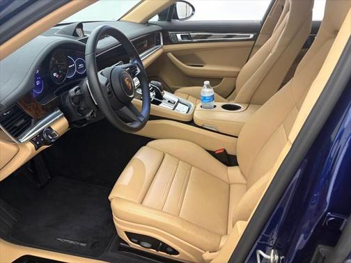 2023 Porsche Panamera 4 Platinum Edition