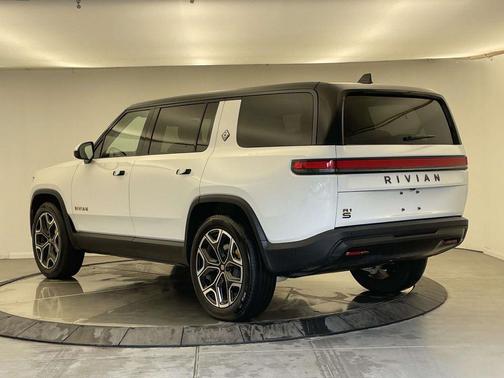 Glacier White 2025 Rivian R1S Ascend Tri Motor Max Pack