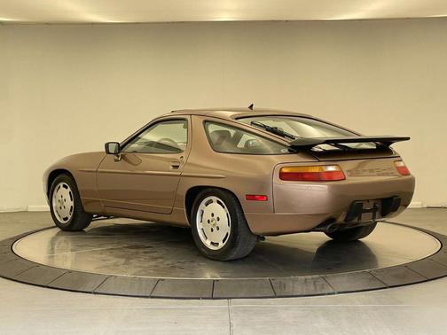1988 Porsche 928 S4