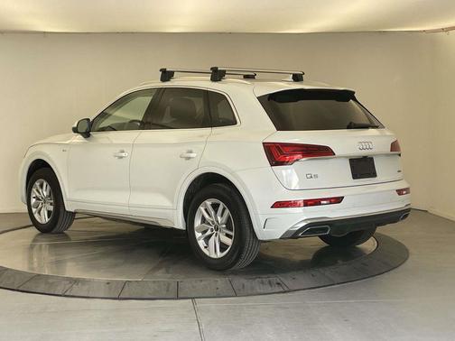 Glacier White Metallic 2023 Audi Q5 45 S line Premium