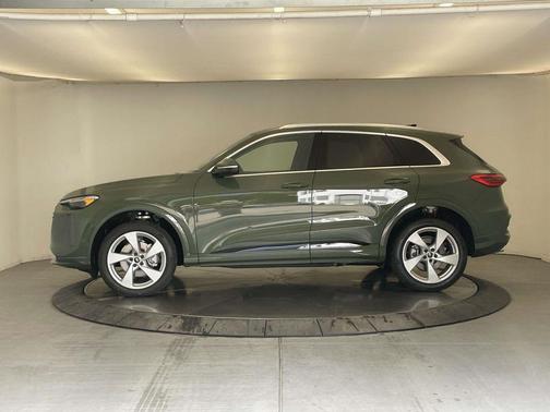 District Green Metallic 2026 Audi Q5 Premium Plus TFSI quattro S tronic