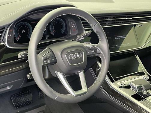 Glacier White Metallic 2025 Audi Q8 55 Prestige