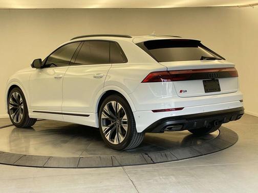 Glacier White Metallic 2025 Audi Q8 55 Prestige
