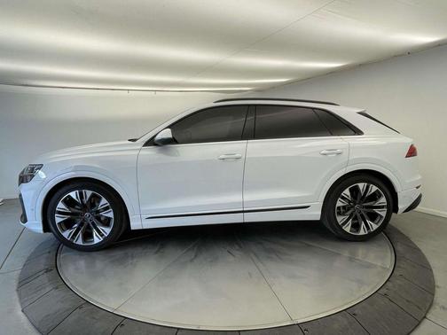 Glacier White Metallic 2025 Audi Q8 55 Prestige