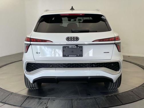 Glacier White Metallic 2026 Audi Q3 TFSI quattro S tronic