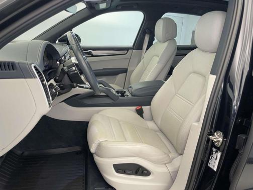 Moonlight Blue Metallic 2023 Porsche Cayenne Platinum Edition