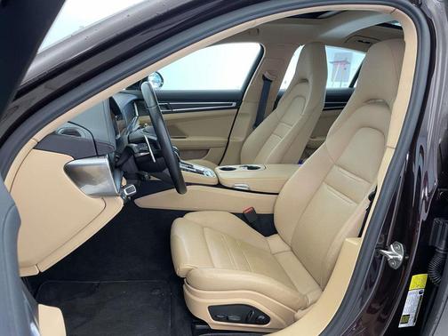 2022 Porsche Panamera 4 Platinum Edition