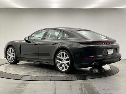 2024 Porsche Panamera 4