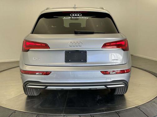 2024 Audi Q5 40 Premium Plus