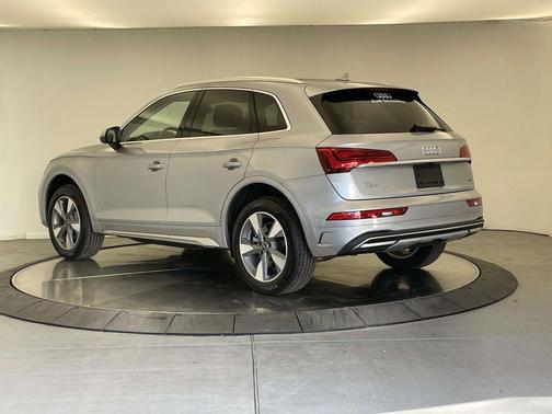 2024 Audi Q5 40 Premium Plus