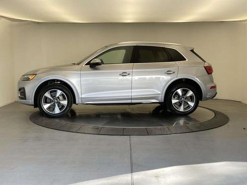 2024 Audi Q5 40 Premium Plus