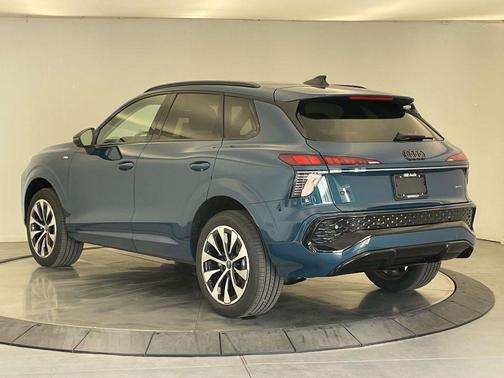 Malpelo Blue Metallic 2026 Audi Q3 TFSI quattro S tronic