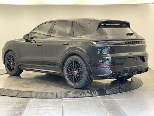 Chromite Black Metallic 2025 Porsche Cayenne GTS