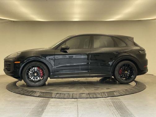 Chromite Black Metallic 2025 Porsche Cayenne GTS