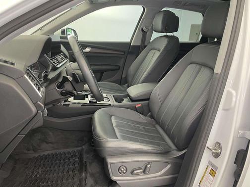 Glacier White Metallic 2023 Audi Q5 45 S line Premium