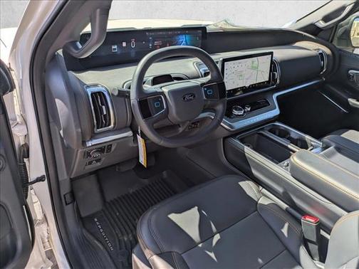 Star White Metallic Tri-Coat 2026 Ford Expedition Tremor