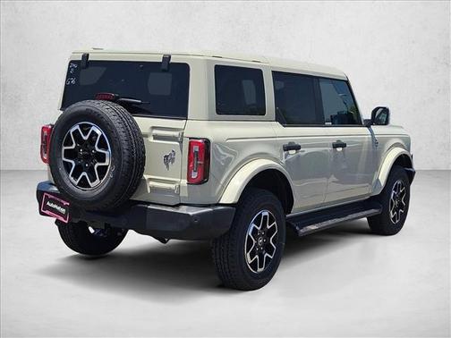 Desert Sand 2026 Ford Bronco Outer Banks