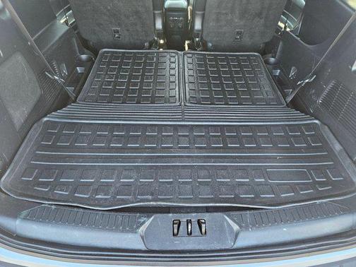 Iconic Silver Metallic 2022 Ford Explorer ST